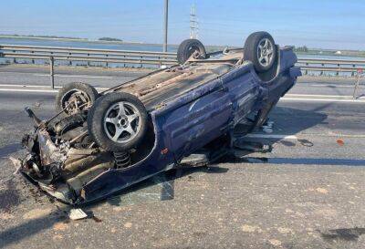 Лопнувшее колесо стало причиной аварии с двумя пострадавшими на трассе М10 в Тверской области
