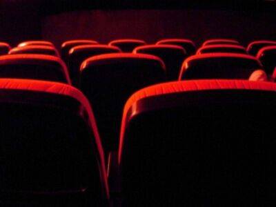 «Коммерсантъ»: Из российских онлайн-кинотеатров пропадают старые фильмы и сериалы