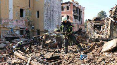 Вечерний обстрел Харькова: под завалами трехэтажного дома нашли еще несколько погибших