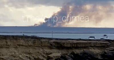Видно издалека: соцсети сообщают о новом столбе дыма в Крыму (видео)