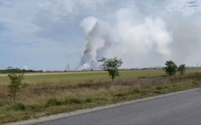 Новый взрыв в Крыму: столб дыма видно через пол полуострова - видео