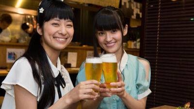 Япония призывает молодежь пить больше алкоголя. А что в Израиле?