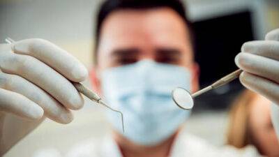 Три стоматолога заплатят пациентке 180.000 шекелей за испорченные зубы