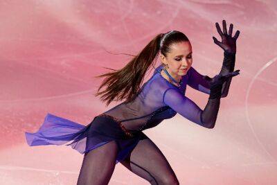 Невероятная пластика: Валиева покорила подписчиков своим танцем. ВИДЕО