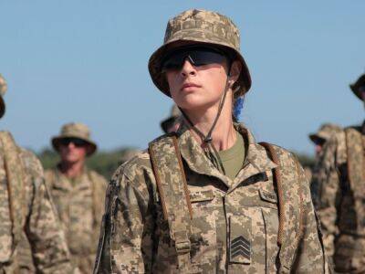 Генштаб ВСУ предлагает изменить список профессий, представительницы которых должны ставать на воинский учет