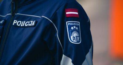 В Латвии полиция расследует дела о краже украинских флагов и повреждении автомобилей