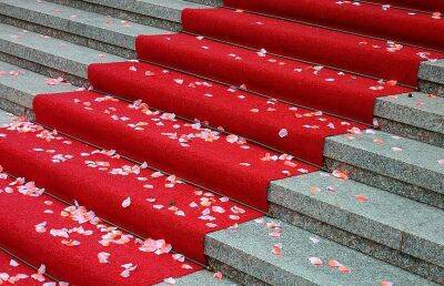 В здании парламента Тайваня постелили красную ковровую дорожку