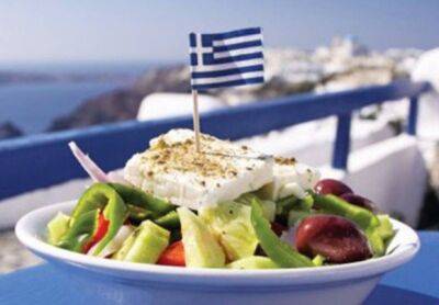 Рестораторы Греции в отчаянии: большинство туристов ограничиваются лишь салатиком
