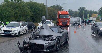 В Киеве в масштабном ДТП разбили эксклюзивный спорткар Jaguar за $175 тысяч (видео)