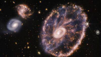 Телескоп Уэбба сфотографировал яркую галактику Колесо Воза