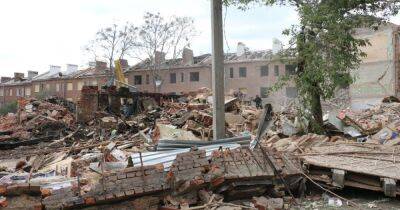 Из-под завалов разрушенной оккупантами трехэтажки в Харькове достали тела 15 погибших — ГСЧС (фото)