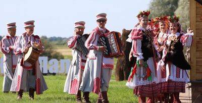 Александр Лукашенко: фестиваль "Зов Полесья" способствует духовному единению белорусского народа