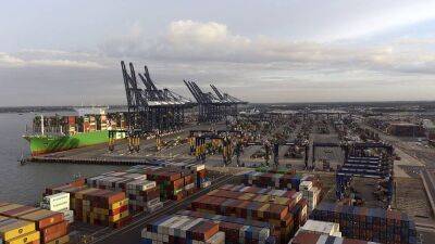 Сотрудники крупнейшего грузового порта Великобритании бастуют
