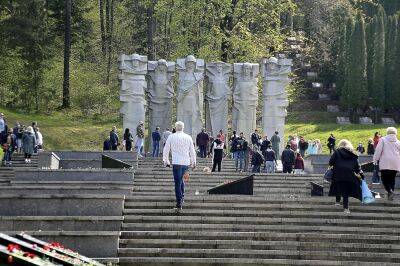 оветские скульптуры на столичном Антакальнисском кладбище планируют убрать в сентябре