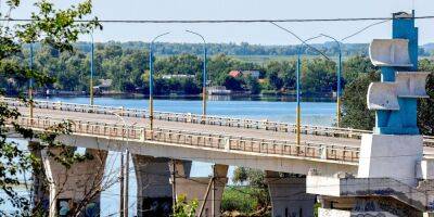 Оккупанты пытаются заменить Антоновский мост переправой из барж — Хлань