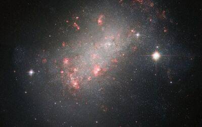 Хаббл сделал фото неправильной галактики в созвездии Овна - korrespondent.net - Украина