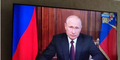 Устали от пропаганды. Россияне массово перестают смотреть государственные телеканалы — исследование
