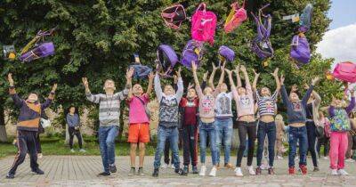 В Украине проходит традиционная благотворительная акция "Школьный портфелик"