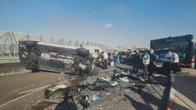 Видео: лобовое столкновение автобуса и фургона в аэропорту Бен-Гурион
