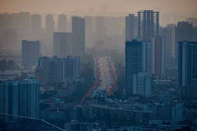 Синоптик назвав причину смогу у Києві та розповів, коли він зникне (Карта)