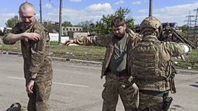 Освобожденные бойцы "Азова" рассказали об обращении с пленными