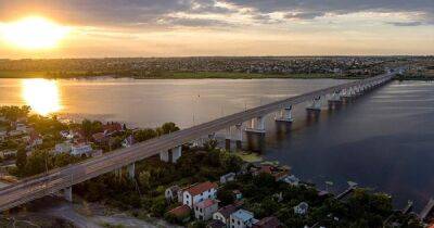 Вместо Антоновского: РФ начала строительство плавучего моста в Херсоне, — разведка Британии