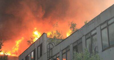 В Харькове пожар на предприятии тушат 90 огнеборцев (ФОТО)