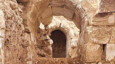 На юге Израиля обнаружена простроенная 1200 лет назад роскошная вилла с фресками и колодцем