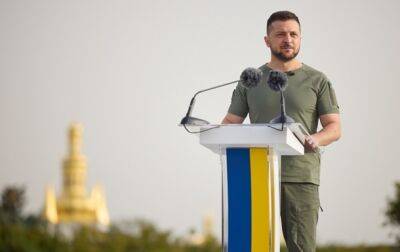Зеленский поздравил украинцев с Днем флага