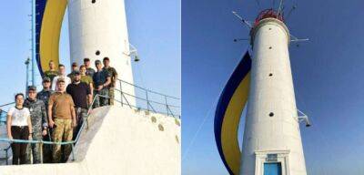 В Одесі на маяку розгорнули гігантський прапор України (ФОТО, ВІДЕО)