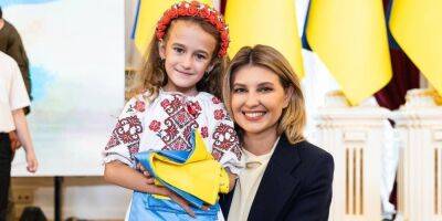 «Его видит сейчас весь мир». Елена Зеленская поздравила украинцев с Днем государственного флага