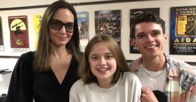 Анджелина Джоли сходила с младшей дочерью Вивьен в театр