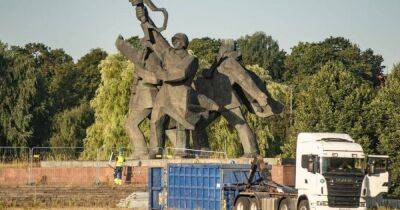 В Риге начали снос памятника советским воинам-освободителям (видео)