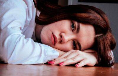 Как распознать первые симптомы депрессии у близкого человека? Объясняет психолог