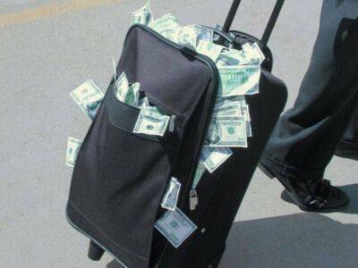«Ведомости» узнали, что производитель чемоданов Samsonite продал бизнес в России