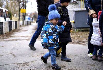 За відмову від обов'язкової евакуації в Україні позбавлятимуть опіки над дітьми