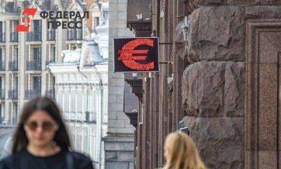 Россиянам объяснили, нужно ли спешить продавать валюту