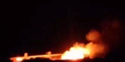 В оккупированном городе Токмак уничтожили вражеский склад с боеприпасами — видео