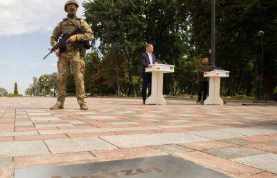 Дуда приехал в Киев для контроля передачи Западной Украины Польше, заявил экс-депутат Рады Кива