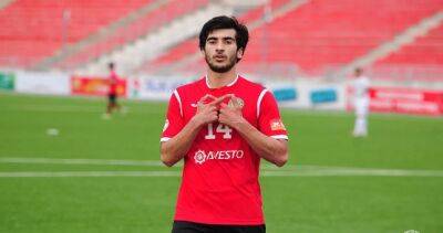 Иранский клуб купил сильного таджикского нападающего
