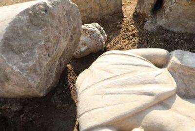 Статую Аполлона знайдено у стародавньому місті Прусіас-ад-Гіпій (Фото) - lenta.ua - Украина