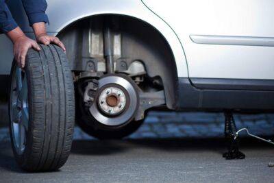 «Росгосстрах»: чаще всего этим летом автовладельцы обращались за помощью для замены колеса