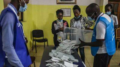 Правящая партия Анголы лидирует на парламентских и президентских выборах