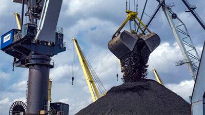 Санкції майже зупинили морський експорт російського вугілля, - Bloomberg