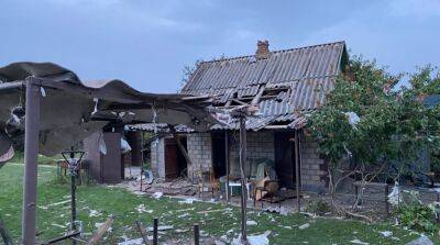 Днепропетровскую область обстреляли 9 раз за ночь: повреждены дома, школа, ангар с дорожной техникой