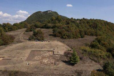 Археологи виявили у доісторичних могилах у Боснії незвичайні фібули (Фото)