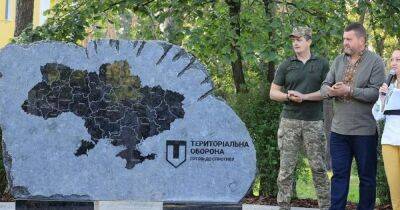 В Ирпене установили первый в Украине памятный знак Силам теробороны (фото)