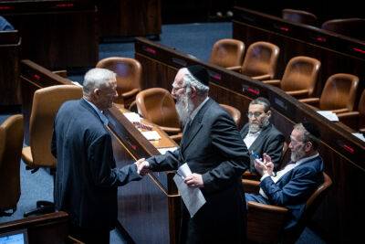К сведению налогоплательщиков: депутаты Кнессета получат новые бонусы к зарплате