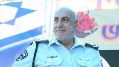 Бывший начальник израильской полиции, признанный виновным в сексуальных домогательствах, досрочно освобожден
