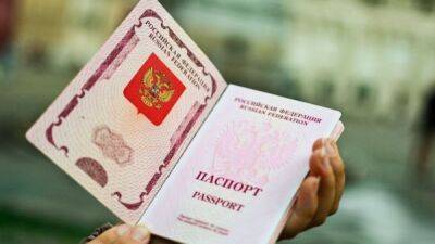 Россиянам за границей перестанут выдавать 10-летние загранпаспорта с чипом